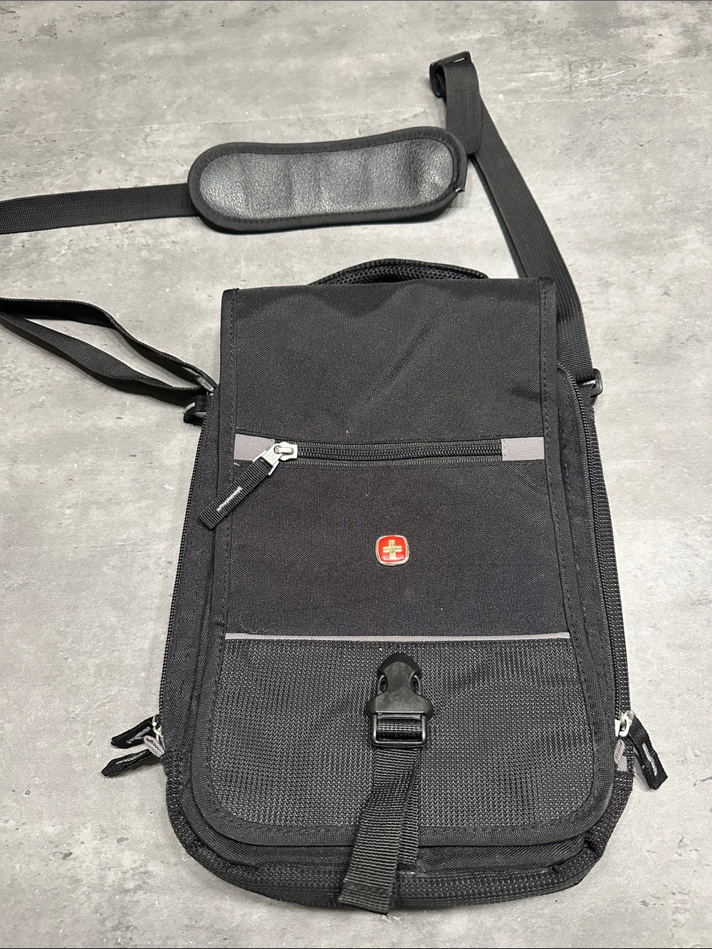 SwissGear Black Compact Crossbody Sling Bag with Front Buckle